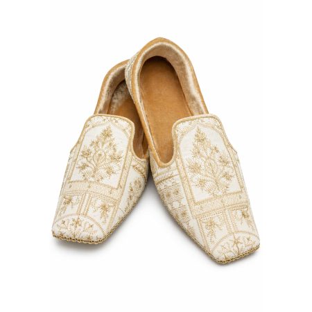 Handmade Ivory Khussa with Golden Embroidered Threadwork Ivory Khussa