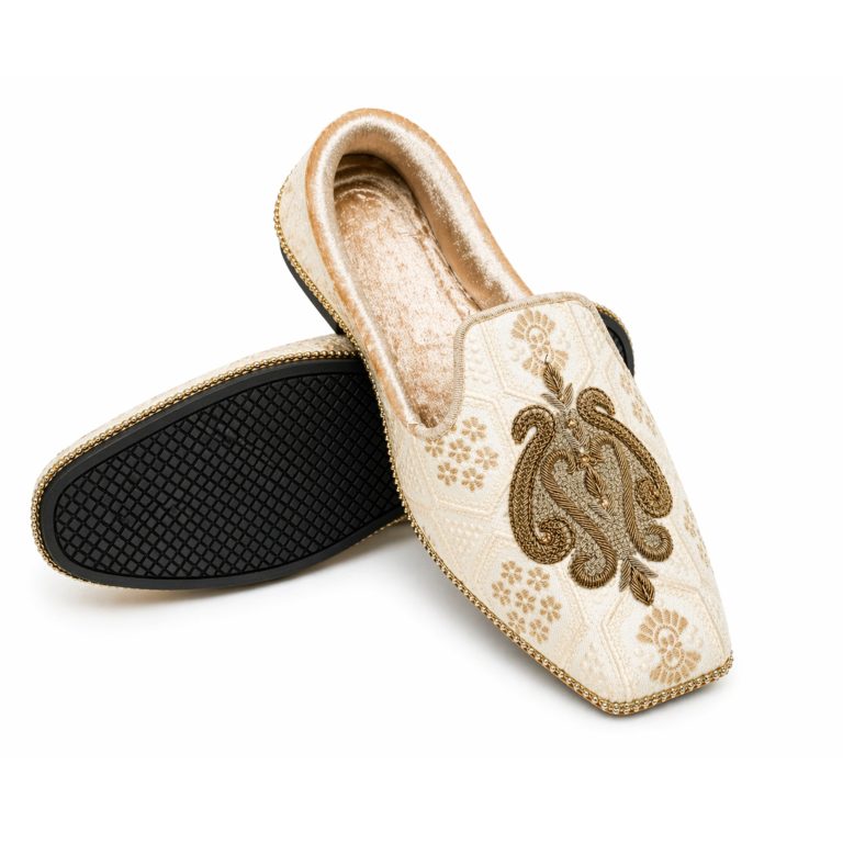 Handmade Traditional Ivory Khussa with Embroidery