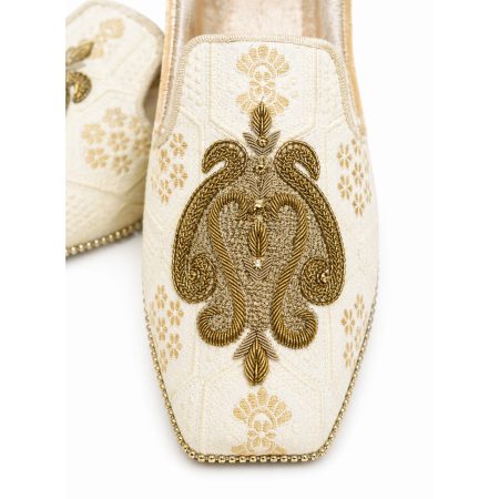 Handmade Traditional Ivory Khussa with Embroidery Traditional Ivory Khussa