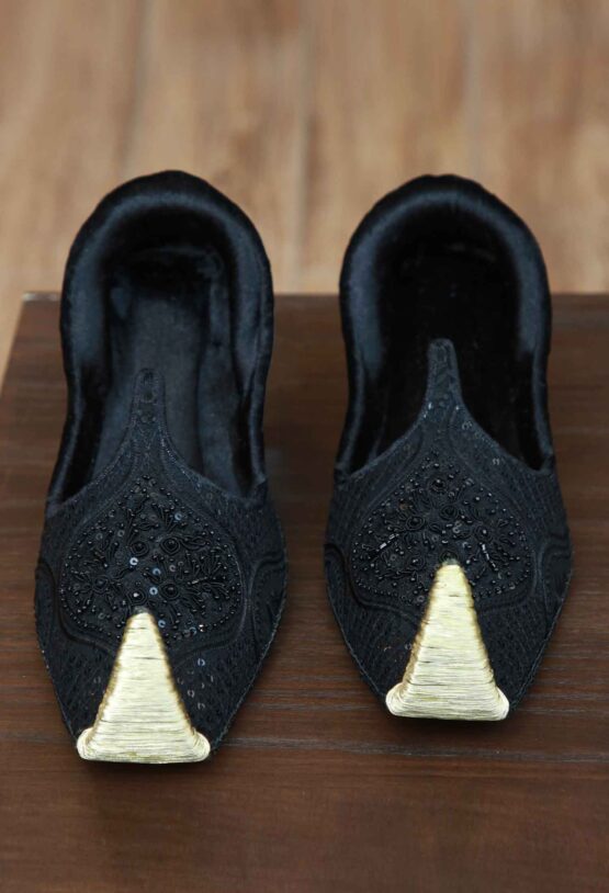 Customized Khussa For Groom: Colors That Match Your Wedding Outfit Khussa For Groom Customized Khussa for Groom: Colors That Match Your Wedding Outfit Khussa for Groom