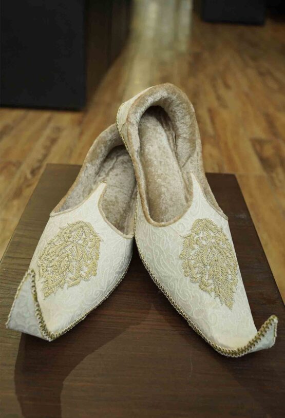 Customized Khussa For Groom: Colors That Match Your Wedding Outfit Khussa For Groom Customized Khussa for Groom: Colors That Match Your Wedding Outfit Khussa for Groom